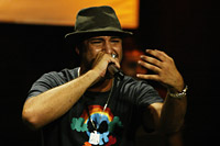Rapperen Mohammed el-Deeb under et show i millionbyen Cairo (foto: Michael S. Lund)