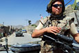 Dansk soldat patruljerer i udkanten af Kabul (foto: Michael Lund)